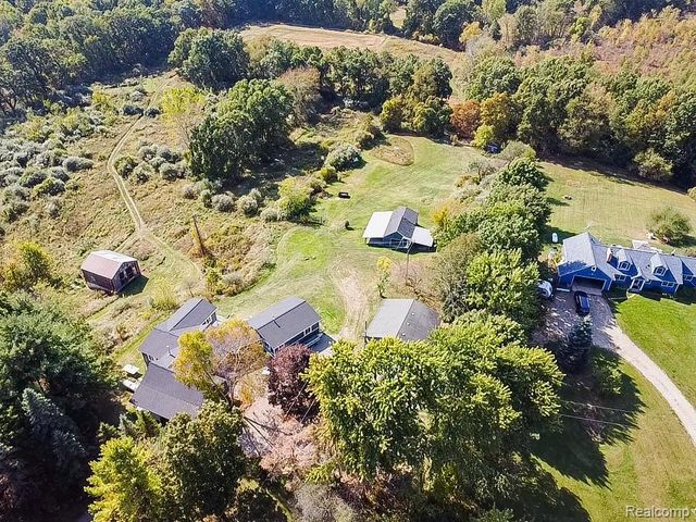7441 Tipsico Lake Road, Holly, MI 48442