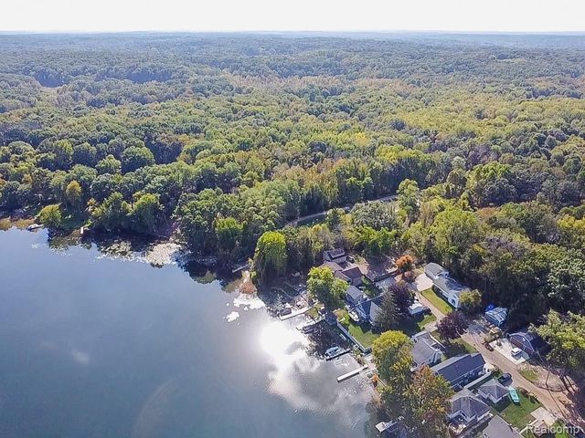 7441 Tipsico Lake Road, Holly, MI 48442