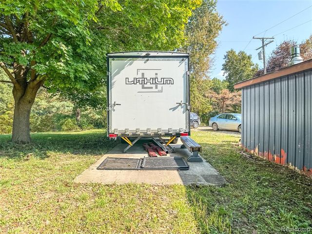 7441 Tipsico Lake Road, Holly, MI 48442