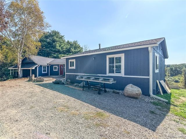 7441 Tipsico Lake Road, Holly, MI 48442