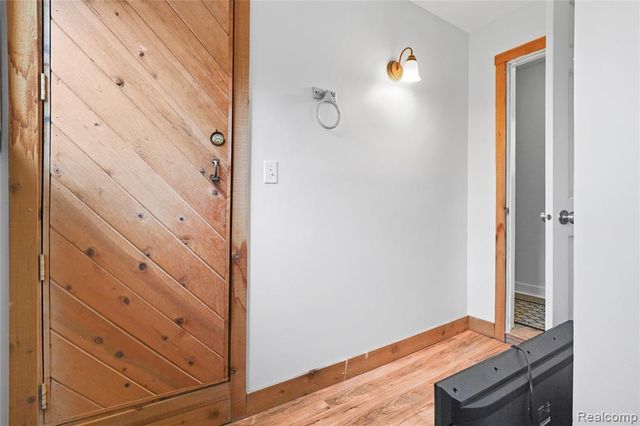 7441 Tipsico Lake Road, Holly, MI 48442