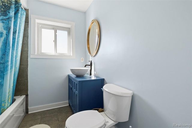 7441 Tipsico Lake Road, Holly, MI 48442