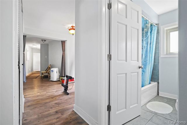 7441 Tipsico Lake Road, Holly, MI 48442