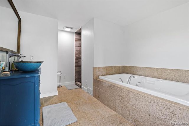 7441 Tipsico Lake Road, Holly, MI 48442