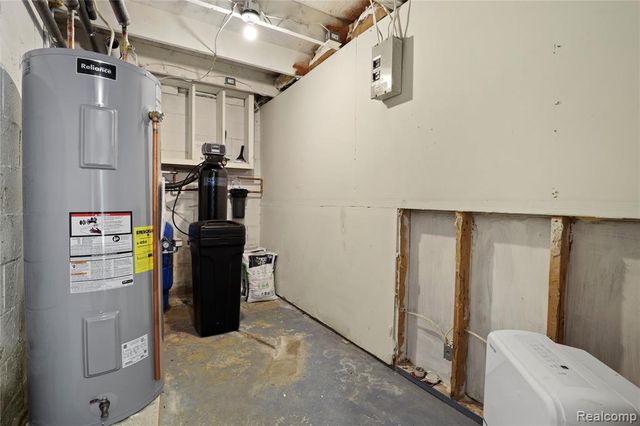 7441 Tipsico Lake Road, Holly, MI 48442