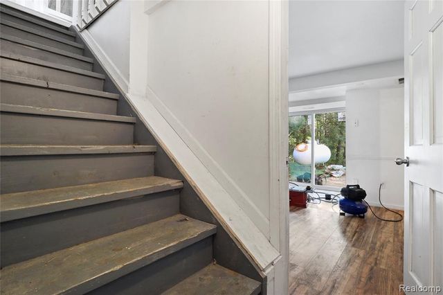 7441 Tipsico Lake Road, Holly, MI 48442