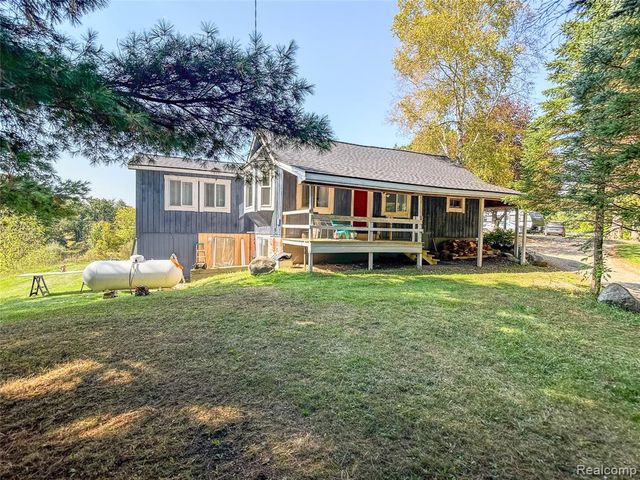 7441 Tipsico Lake Road, Holly, MI 48442