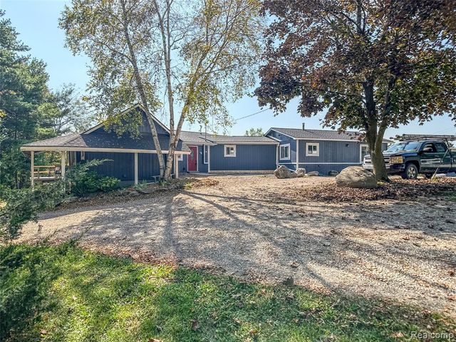 7441 Tipsico Lake Road, Holly, MI 48442