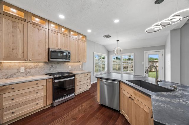 2519 Jasmine Ridge Court, Houston, TX 77062