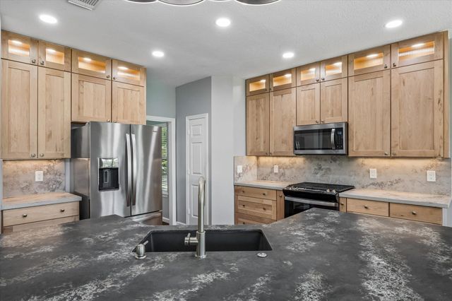 2519 Jasmine Ridge Court, Houston, TX 77062