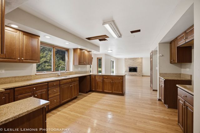 745 JAMESTOWNE Court, Sleepy Hollow, IL 60118