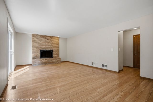 745 JAMESTOWNE Court, Sleepy Hollow, IL 60118