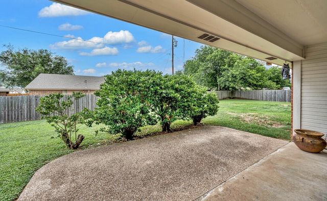 308 Greystone Drive, Lorena, TX 76655