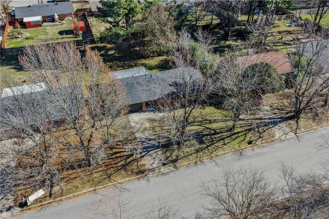 905 Thomas Boulevard, Springdale, AR 72762