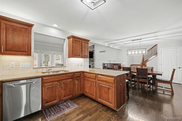 4337 Elaine Court, Utica, MI 48316