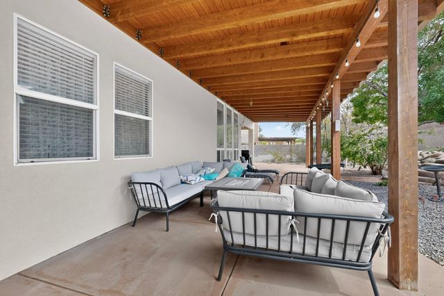5036 Brown Bear Drive NE, Rio Rancho, NM 87144
