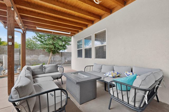 5036 Brown Bear Drive NE, Rio Rancho, NM 87144