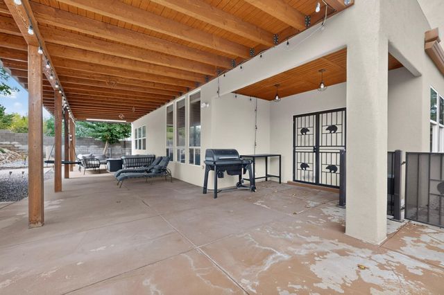 5036 Brown Bear Drive NE, Rio Rancho, NM 87144