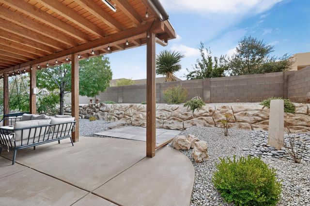 5036 Brown Bear Drive NE, Rio Rancho, NM 87144