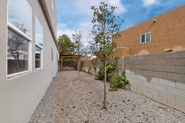 5036 Brown Bear Drive NE, Rio Rancho, NM 87144
