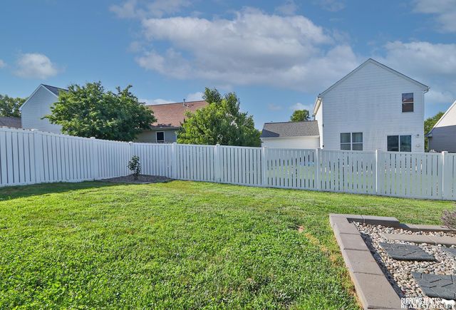 19027 B Street, Omaha, NE 68130
