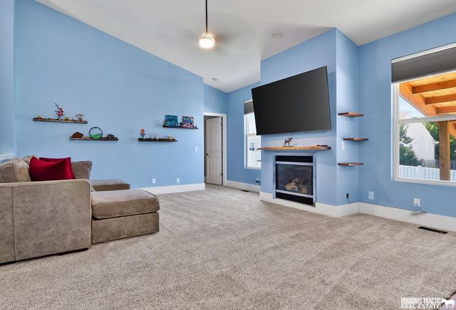 19027 B Street, Omaha, NE 68130