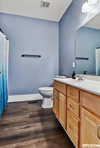 19027 B Street, Omaha, NE 68130