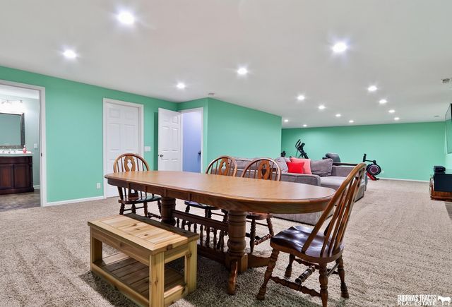 19027 B Street, Omaha, NE 68130