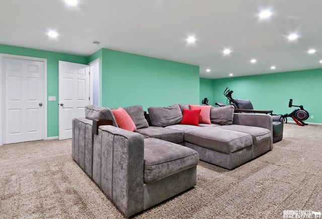 19027 B Street, Omaha, NE 68130