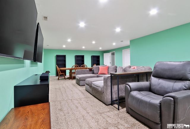 19027 B Street, Omaha, NE 68130