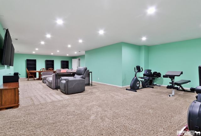 19027 B Street, Omaha, NE 68130