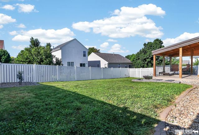 19027 B Street, Omaha, NE 68130