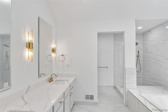 2841 Treyburn Lane, West Bloomfield, MI 48324