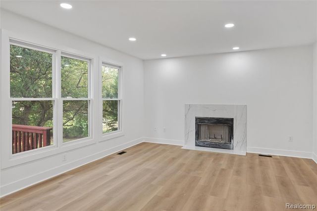 2841 Treyburn Lane, West Bloomfield, MI 48324