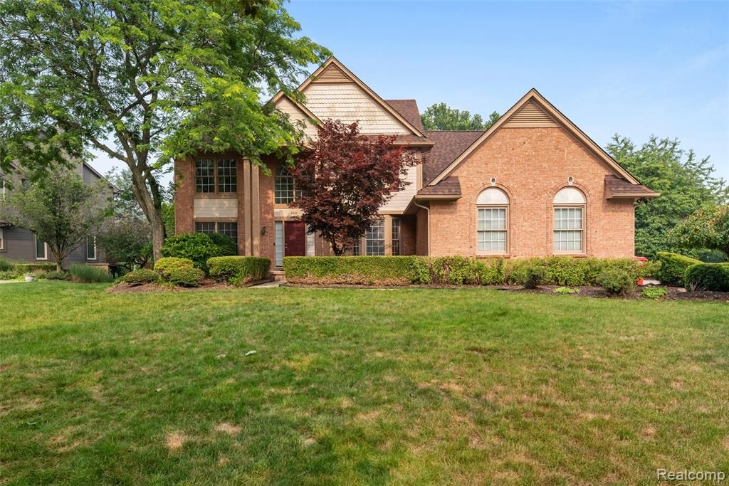 2841 Treyburn Lane, West Bloomfield, MI 48324