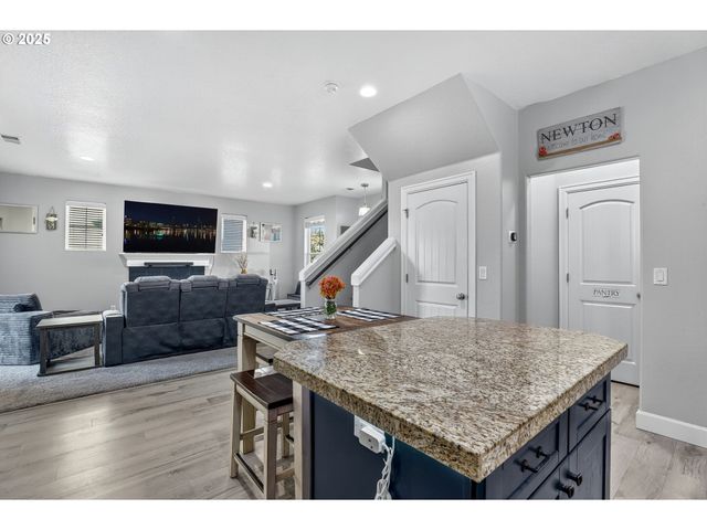 19135 VILLAGE Blvd, Sandy, OR 97055