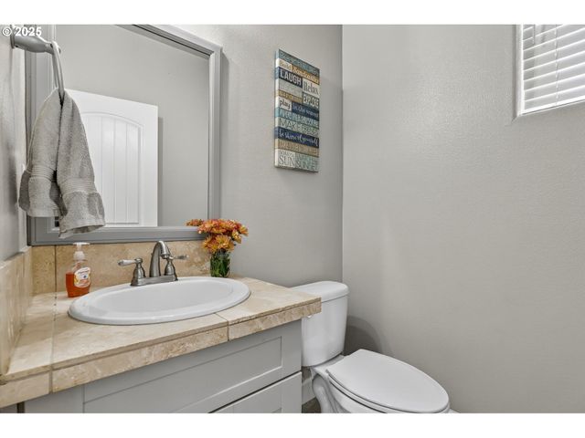 19135 VILLAGE Blvd, Sandy, OR 97055