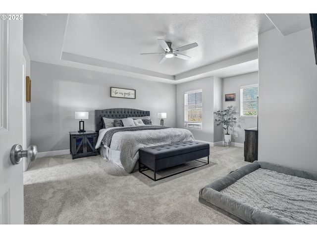 19135 VILLAGE Blvd, Sandy, OR 97055