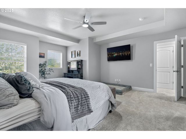 19135 VILLAGE Blvd, Sandy, OR 97055