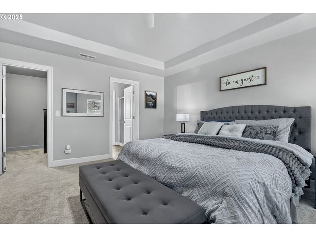 19135 VILLAGE Blvd, Sandy, OR 97055