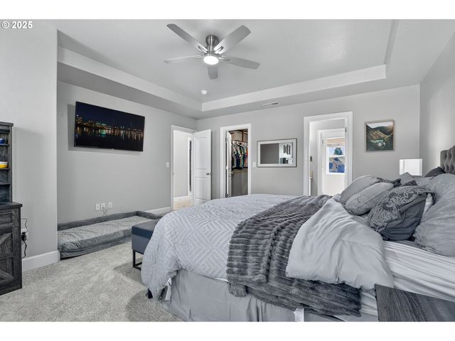 19135 VILLAGE Blvd, Sandy, OR 97055