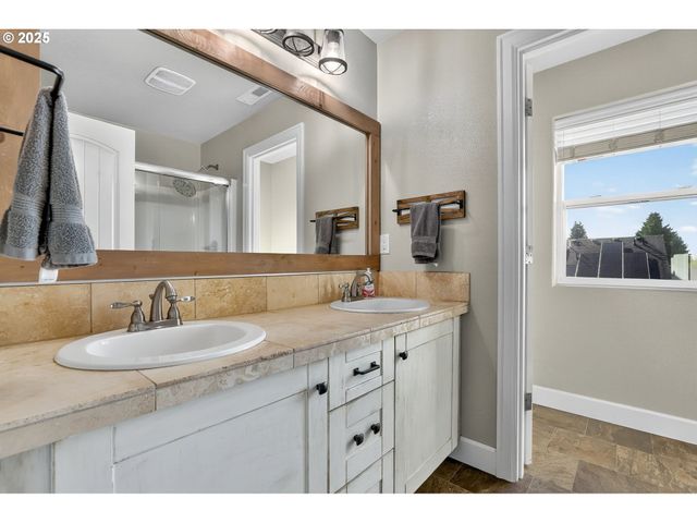 19135 VILLAGE Blvd, Sandy, OR 97055