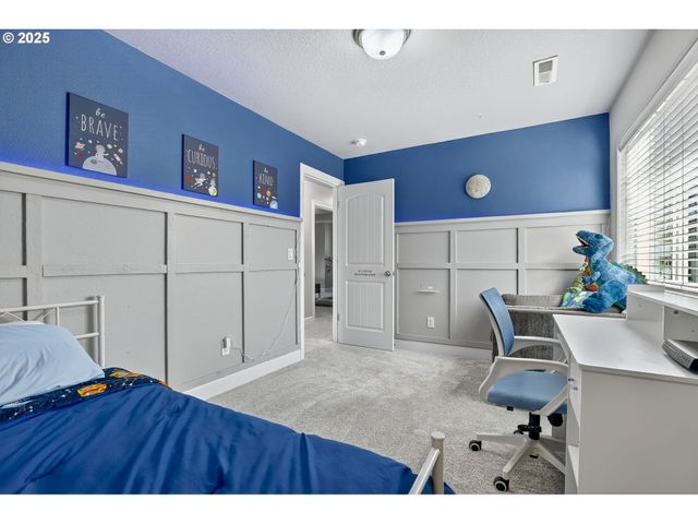 19135 VILLAGE Blvd, Sandy, OR 97055