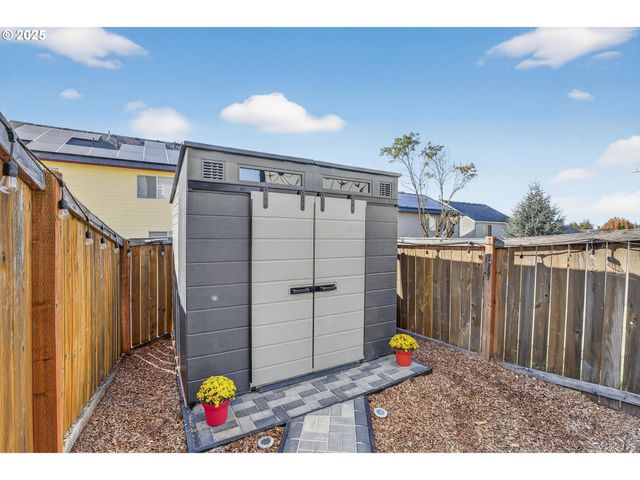 19135 VILLAGE Blvd, Sandy, OR 97055