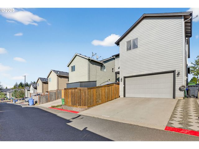 19135 VILLAGE Blvd, Sandy, OR 97055