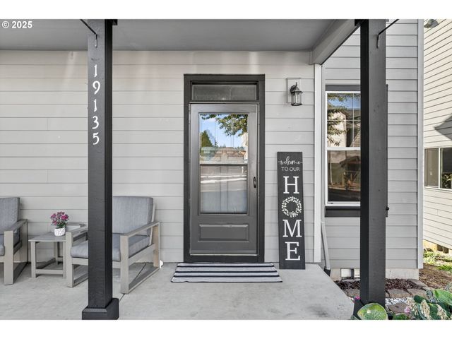 19135 VILLAGE Blvd, Sandy, OR 97055