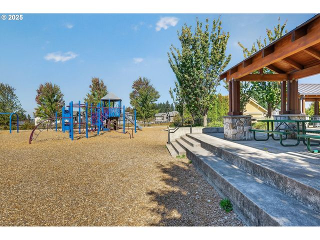 19135 VILLAGE Blvd, Sandy, OR 97055