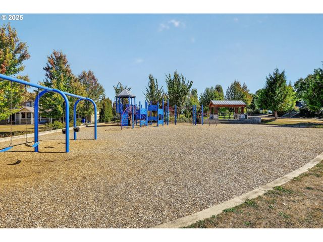 19135 VILLAGE Blvd, Sandy, OR 97055