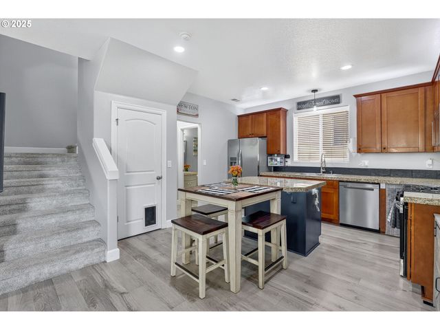 19135 VILLAGE Blvd, Sandy, OR 97055