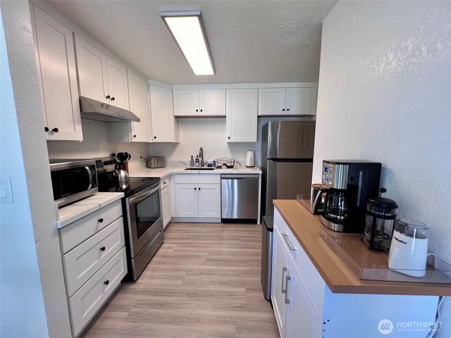 10201 17th Avenue SW, Seattle, WA 98146